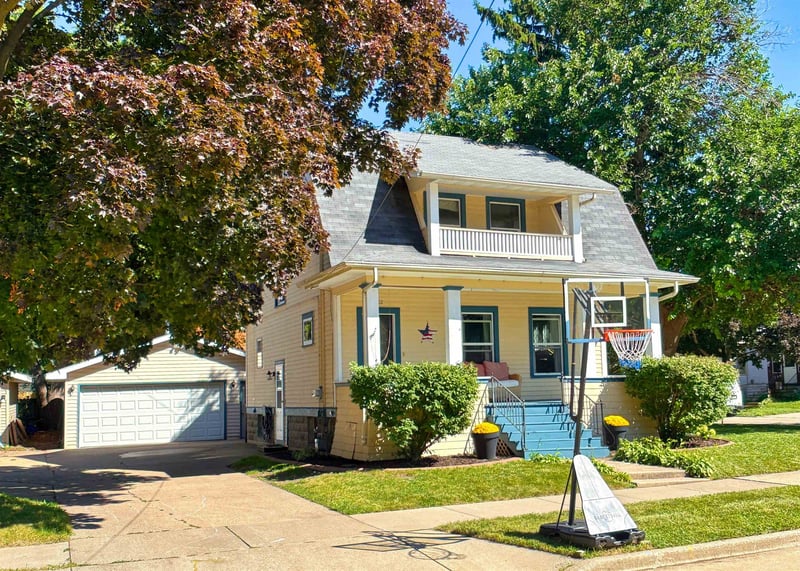 1102 Mt Vernon St, Oshkosh, WI 54901-3858