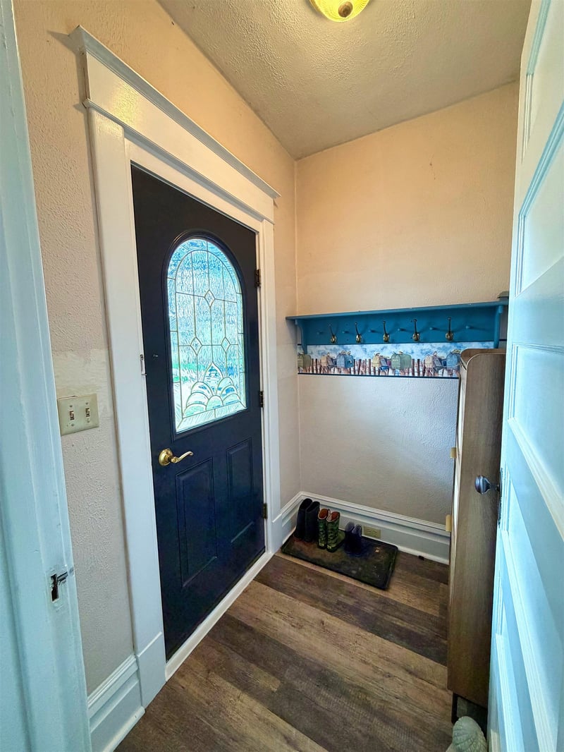 1102 Mt Vernon St, Oshkosh, WI 54901-3858