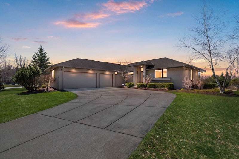 2405 Crown Pointe Blvd, Suamico, WI 54173