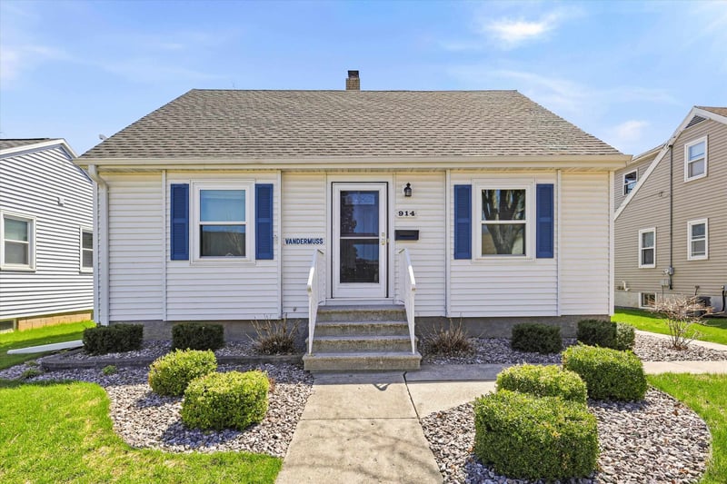914 Neville Ave, Green Bay, WI 54303-4016