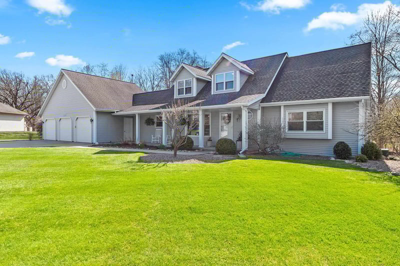 1171 Thunderbyrd Ct, Green Bay, WI 54313