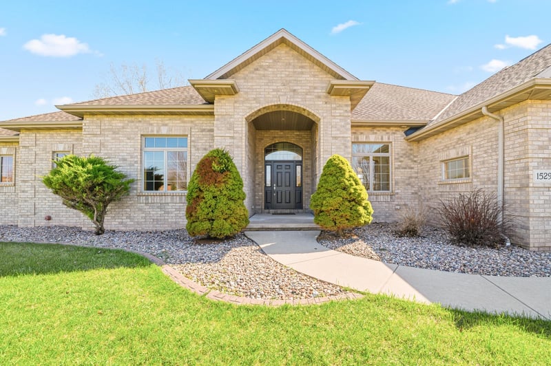 1529 Silver Maple Dr, De Pere, WI 54115