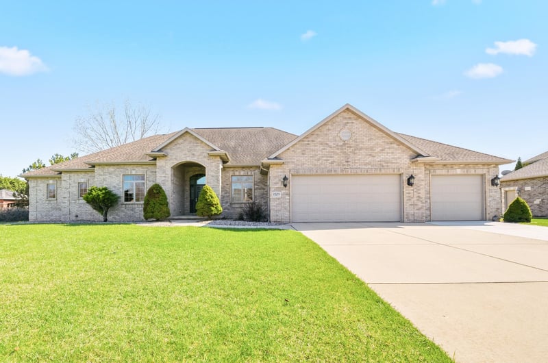 1529 Silver Maple Dr, De Pere, WI 54115