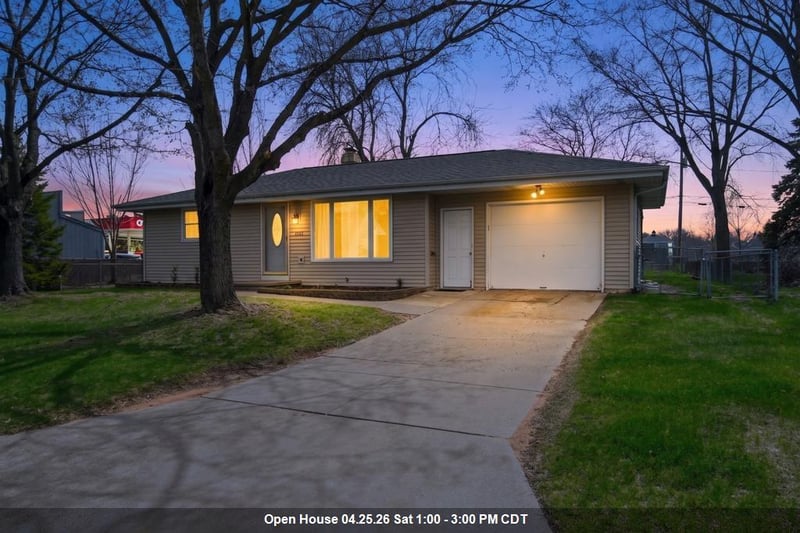 1593 Bond Ct, Green Bay, WI 54303