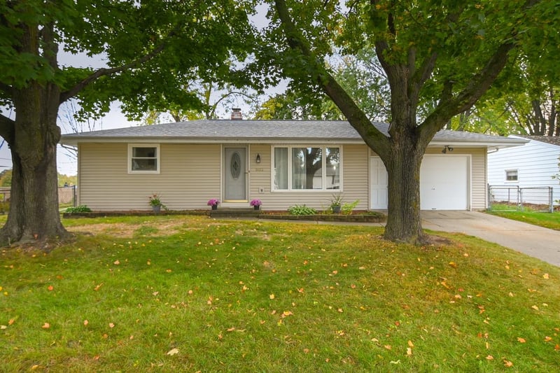 1593 Bond Ct, Green Bay, WI 54303