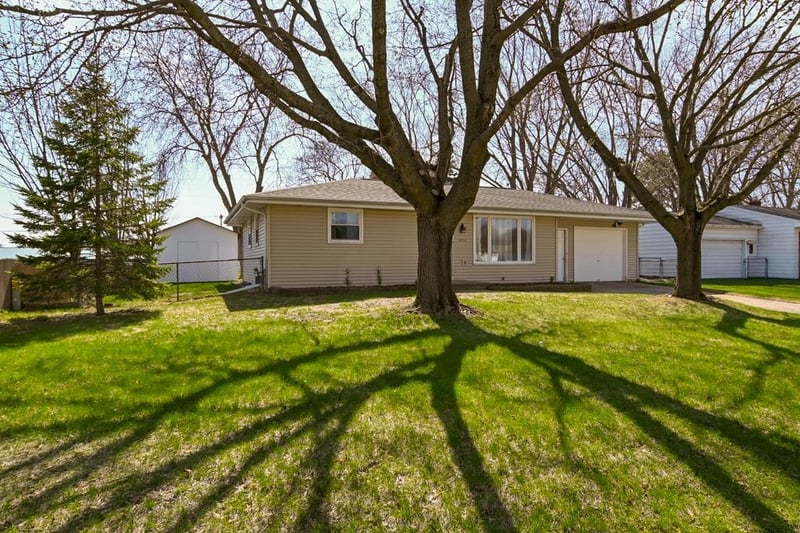 1593 Bond Ct, Green Bay, WI 54303