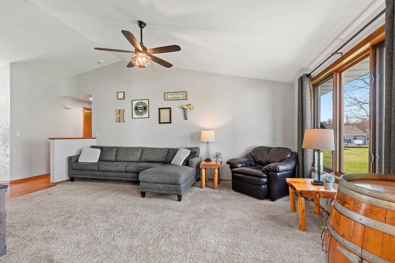 2621 Greenbrier Rd, Green Bay, WI 54311