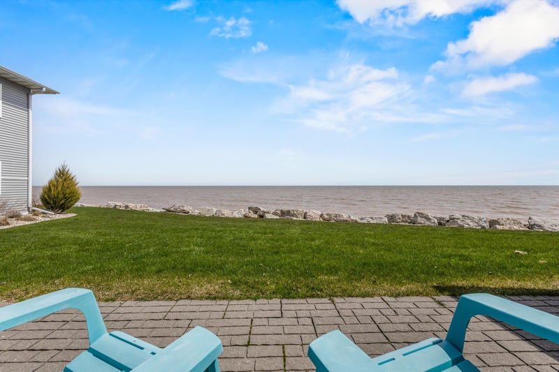 2614 Lake St, Algoma, WI 54201