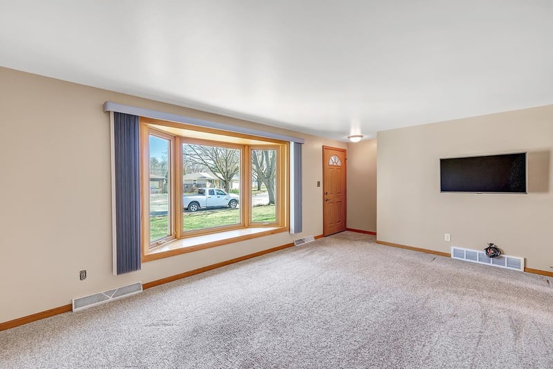 916 Chantel St, Green Bay, WI 54304