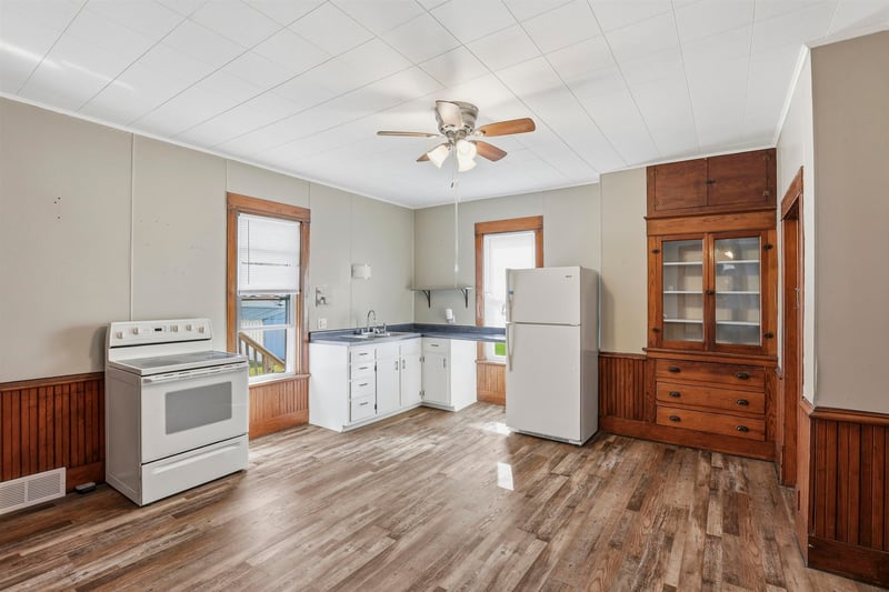 1201 Crooks Ave, Kaukauna, WI 54130-1084