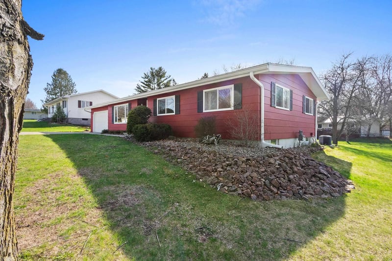 1355 Zingler Ave, Shawano, WI 54166