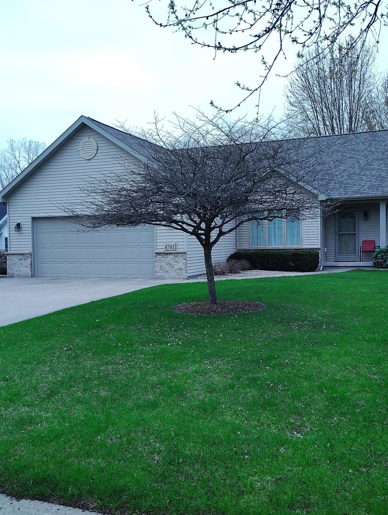 4741 Westbrook Ct, Appleton, WI 54914