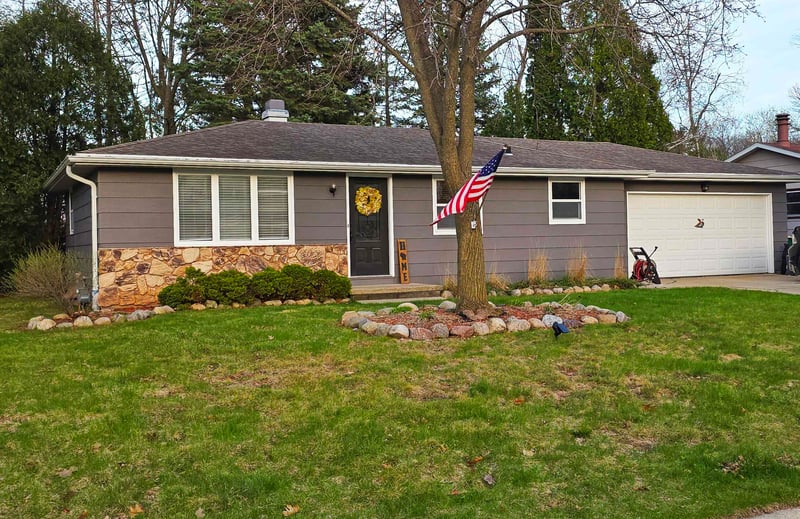 1225 Delray Dr, Green Bay, WI 54304-1446