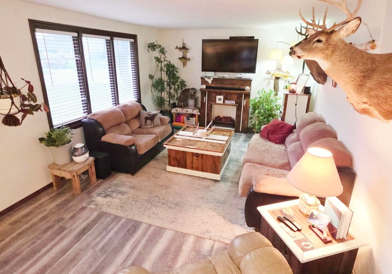 1225 Delray Dr, Green Bay, WI 54304-1446