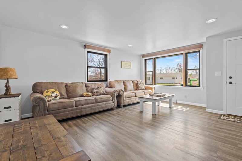 1204 Thorndale St, Green Bay, WI 54304