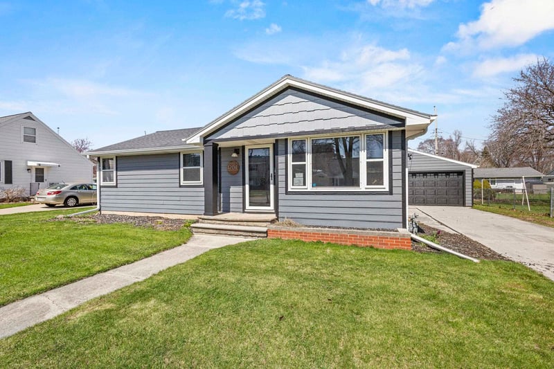 1204 Thorndale St, Green Bay, WI 54304