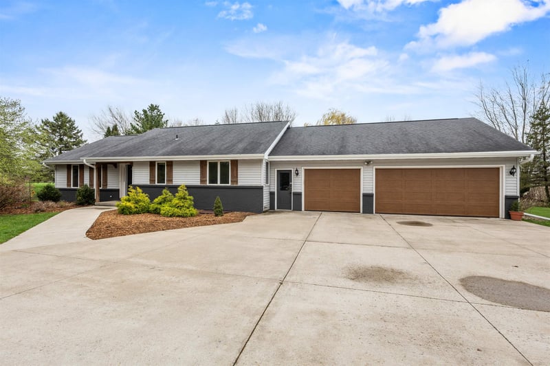 3415 Fairview Rd, Neenah, WI 54956