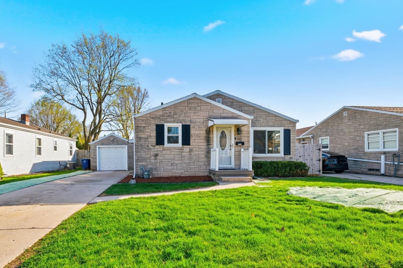 1652 Kimball St, Green Bay, WI 54302