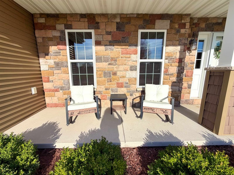 1213 Nature Trail Dr, Neenah, WI 54956-1676