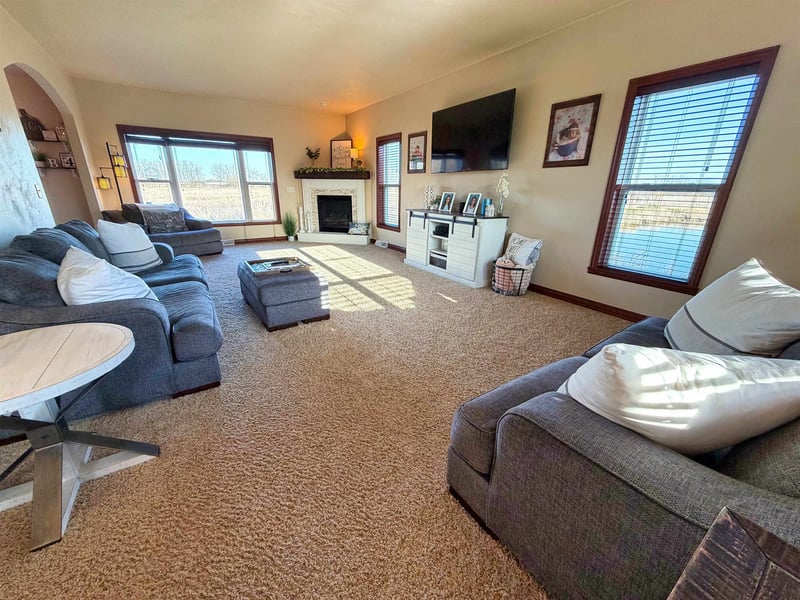 1213 Nature Trail Dr, Neenah, WI 54956-1676