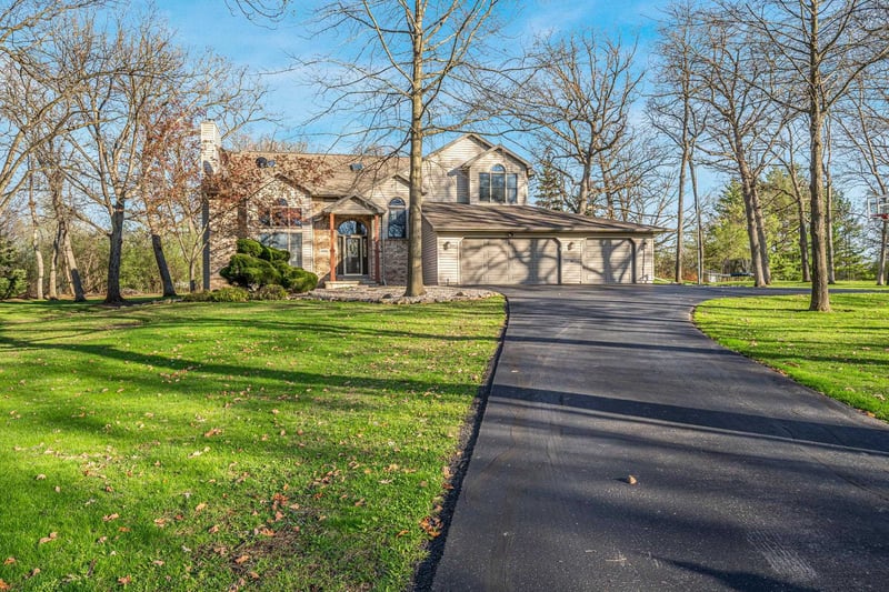 1840 Crown Dr, Oshkosh, WI 54904