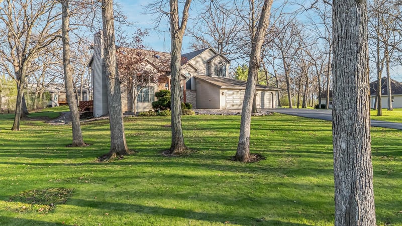 1840 Crown Dr, Oshkosh, WI 54904