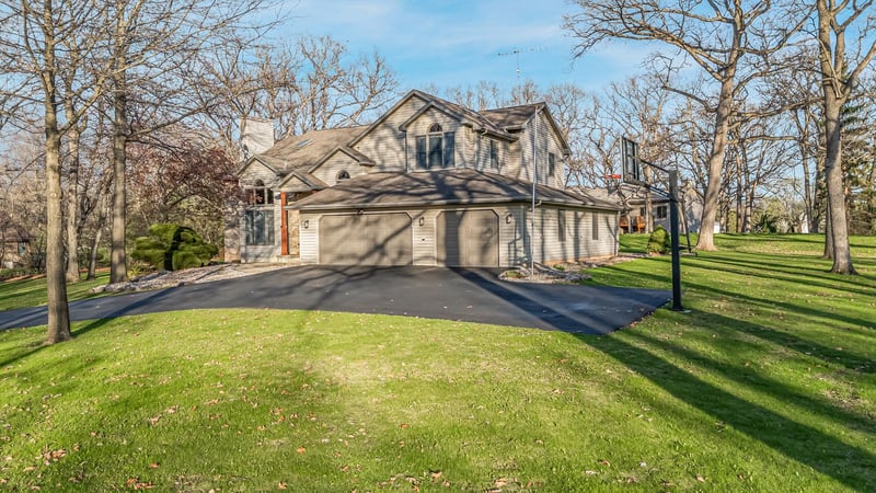 1840 Crown Dr, Oshkosh, WI 54904