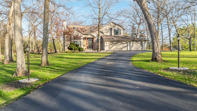 1840 Crown Dr, Oshkosh, WI 54904