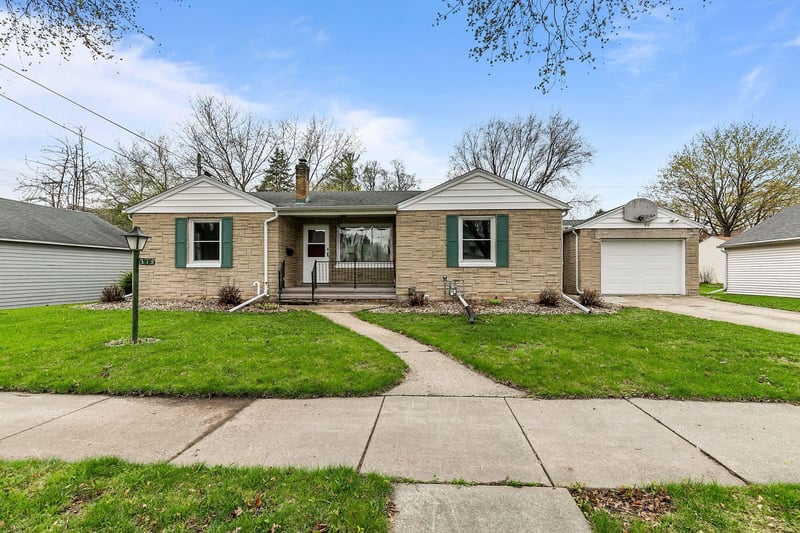 319 Spruce St, Appleton, WI 54914