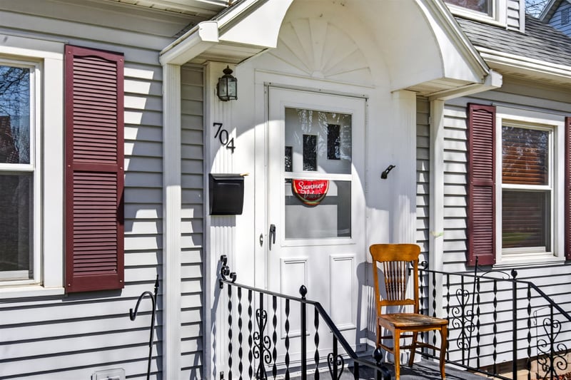 704 Wisconsin Ave, Kaukauna, WI 54130-1936