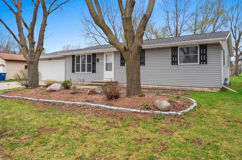205 Fairway St, Combined Locks, WI 54113
