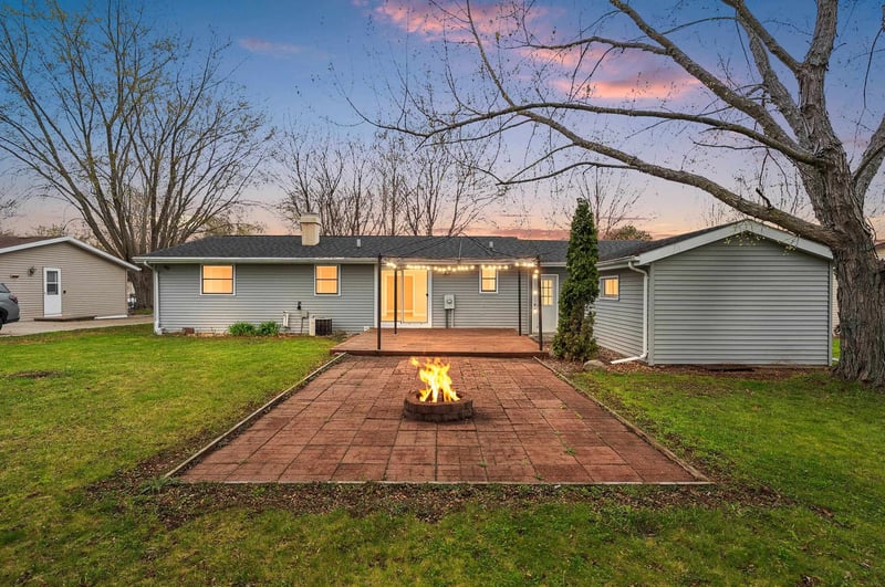 205 Fairway St, Combined Locks, WI 54113