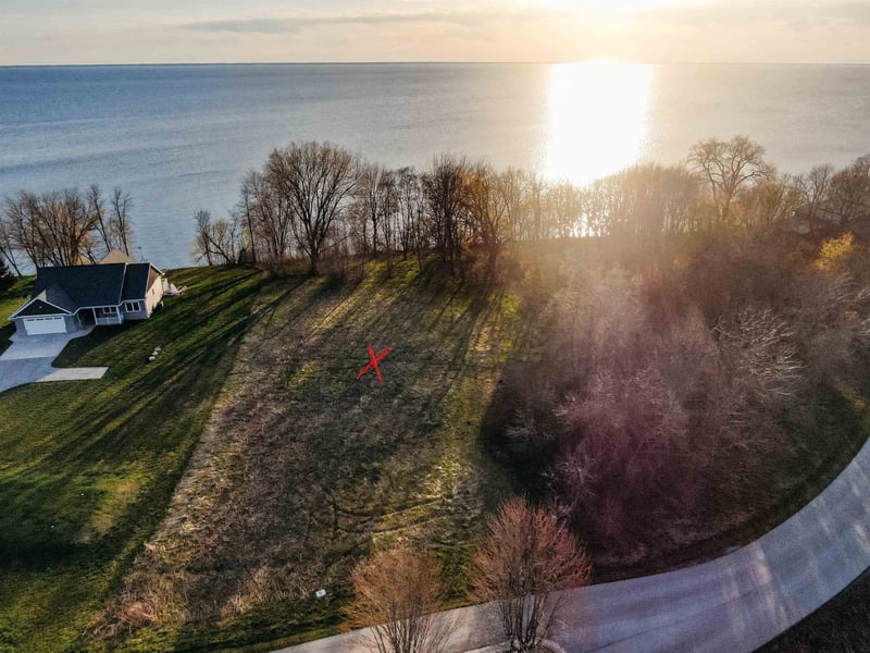 N2321 Lakewood Ln, Chilton, WI 53014