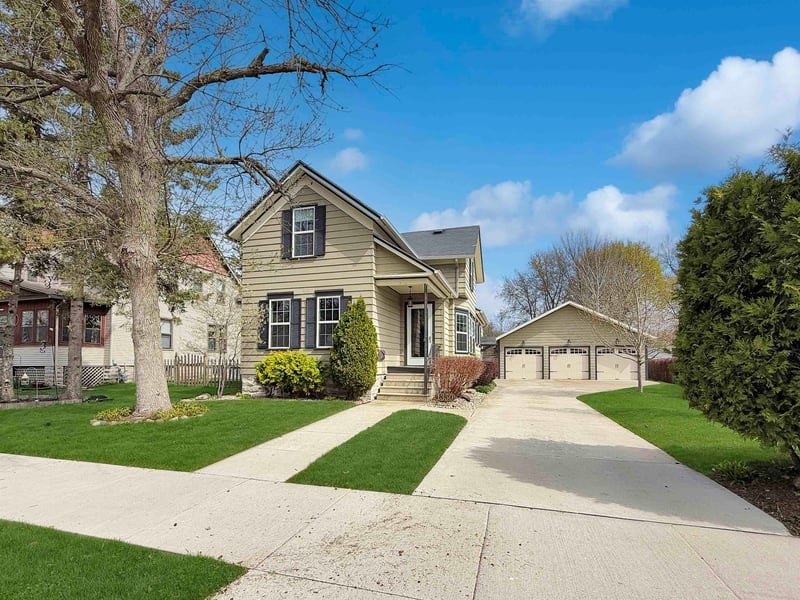 1350 Ceape Ave, Oshkosh, WI 54901