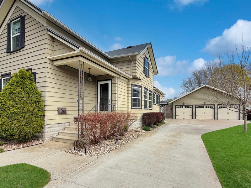 1350 Ceape Ave, Oshkosh, WI 54901