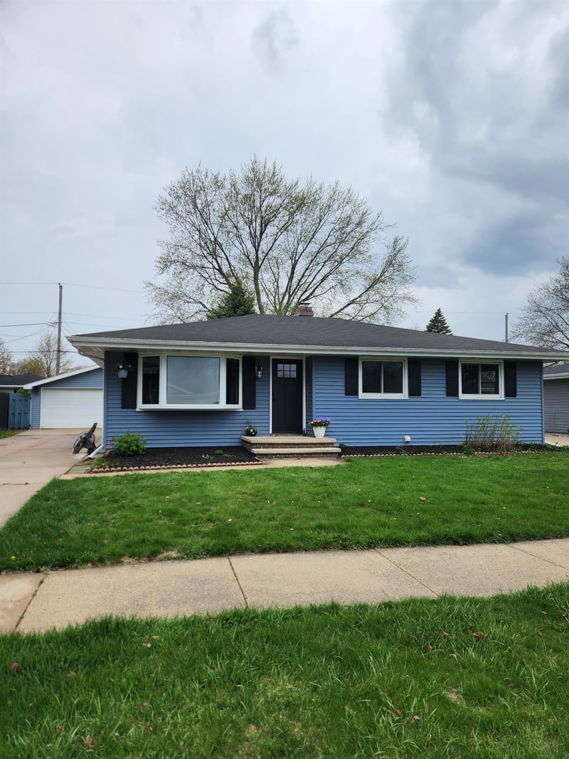 319 Midpark Dr, Appleton, WI 54915