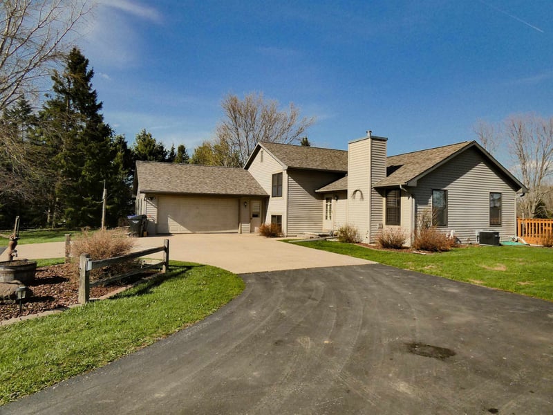 N6604 Ballard Rd, Seymour, WI 54165