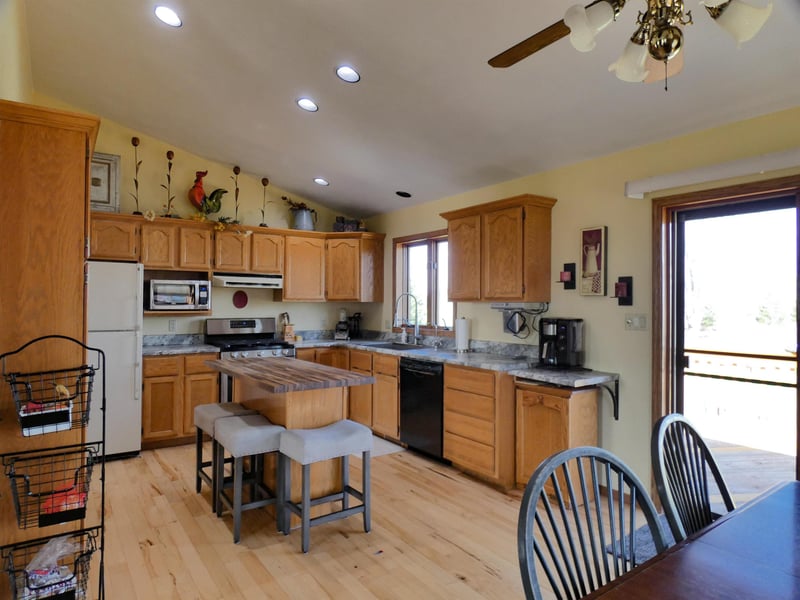 N6604 Ballard Rd, Seymour, WI 54165