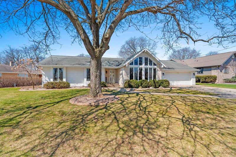 1028 Riverside Dr, Kaukauna, WI 54130