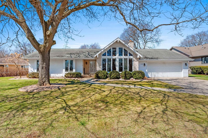 1028 Riverside Dr, Kaukauna, WI 54130