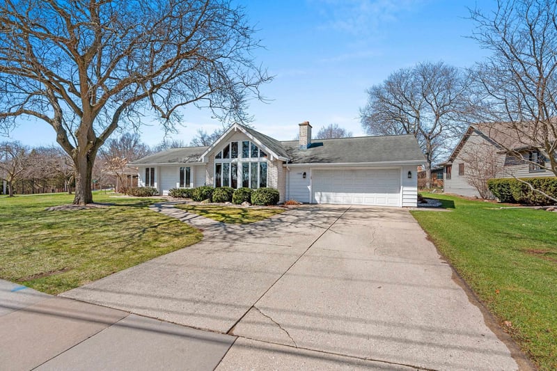 1028 Riverside Dr, Kaukauna, WI 54130