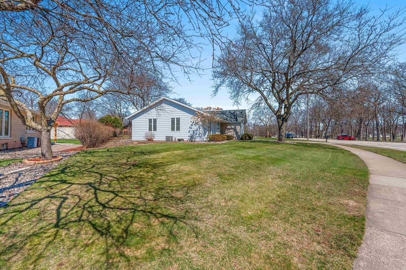 1028 Riverside Dr, Kaukauna, WI 54130