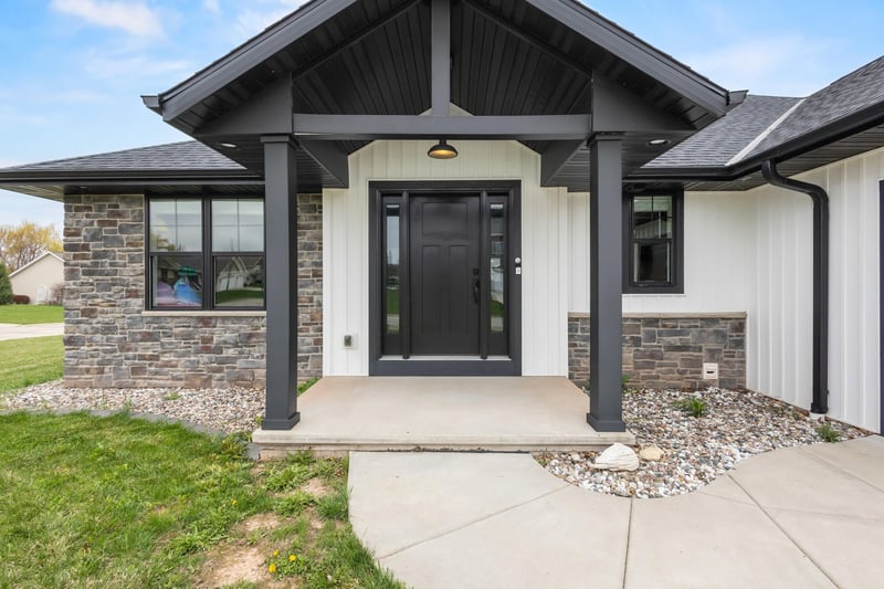 2909 Grand Cypress Ln, Green Bay, WI 54311-6146
