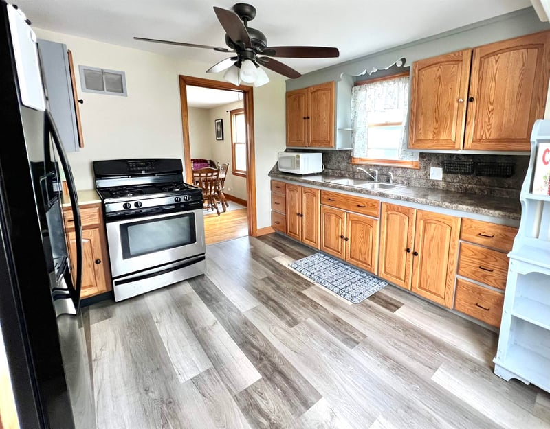 899 Waverly Pl, Green Bay, WI 54304-3669