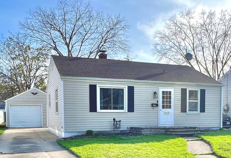 899 Waverly Pl, Green Bay, WI 54304-3669