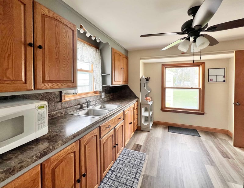 899 Waverly Pl, Green Bay, WI 54304-3669