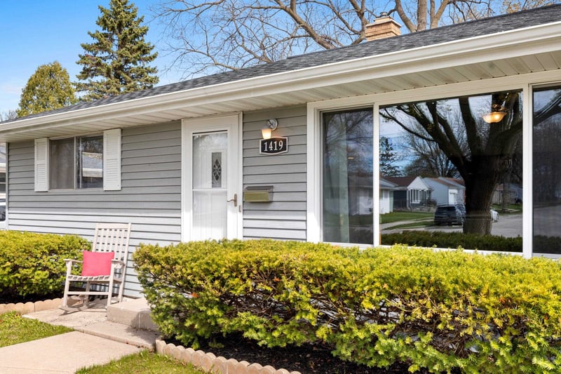 1419 Spence St, Green Bay, WI 54303-3241