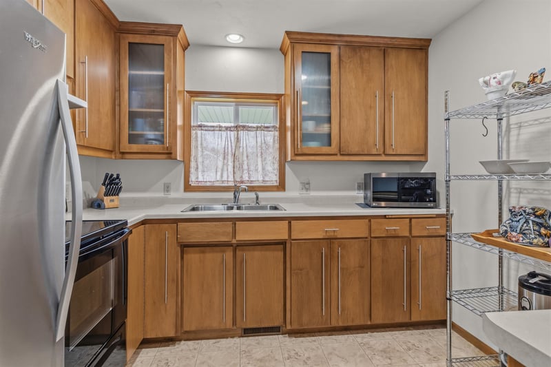 1160 Harold Dr, Menasha, WI 54952