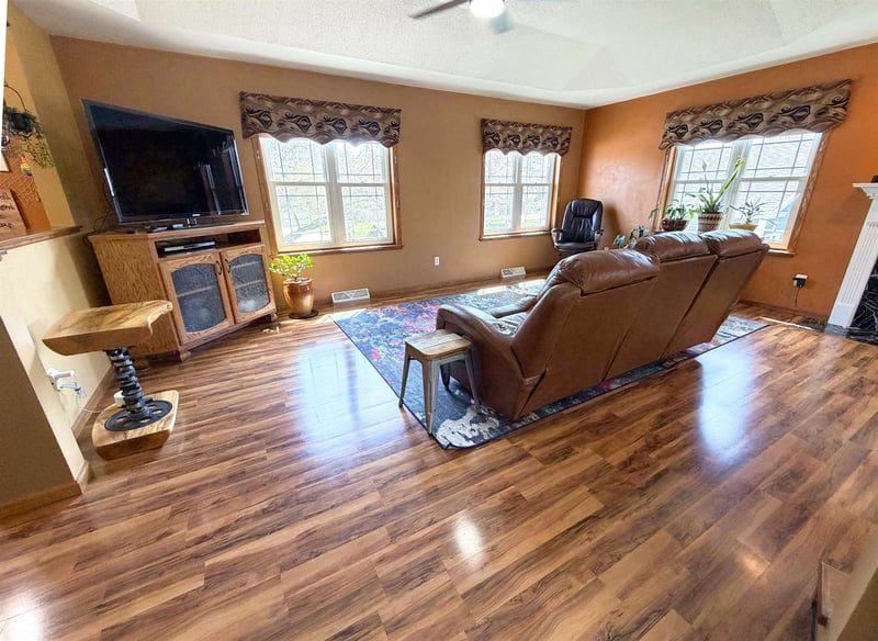 90 Rolling Green Cir, Oshkosh, WI 54904-6554