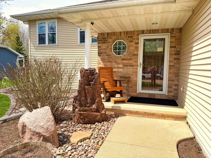 90 Rolling Green Cir, Oshkosh, WI 54904-6554